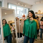 Tips Memilih Warna Baju yang Bikin Kulit Cerah