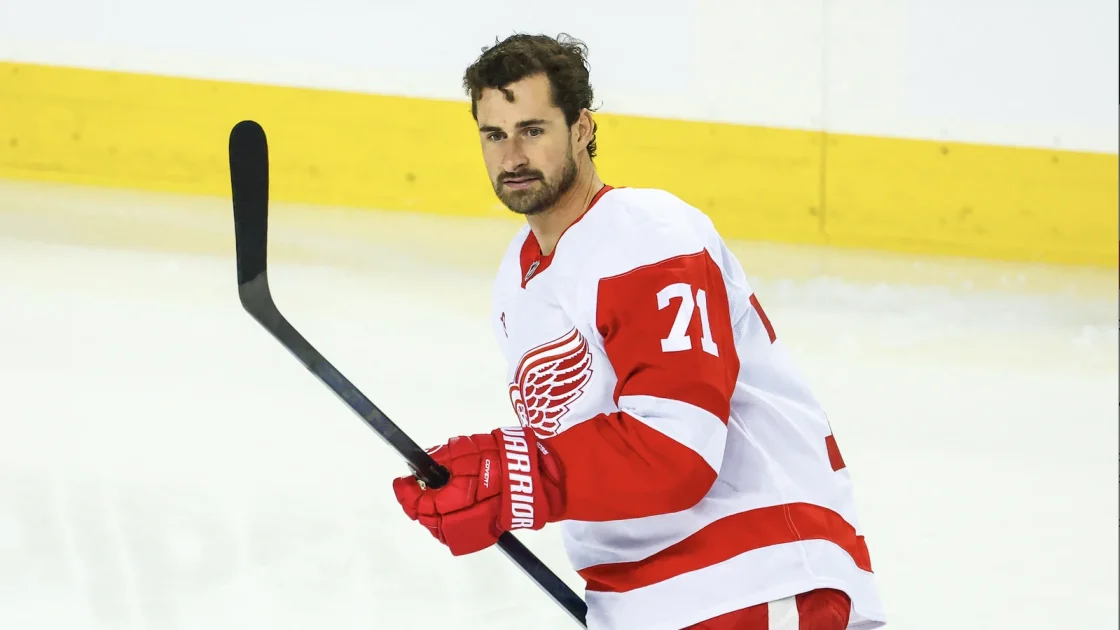 Red Wings Face Blackhawks As Trade Rumors Swirl Around Larkin