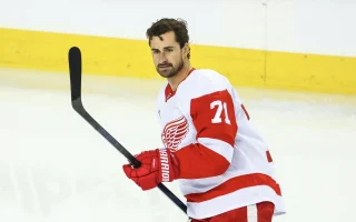 Red Wings Face Blackhawks As Trade Rumors Swirl Around Larkin