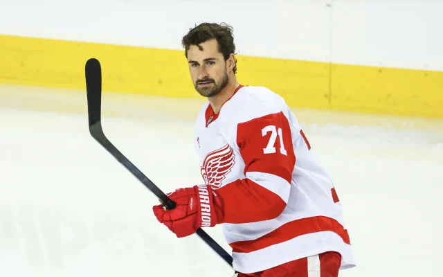 Red Wings Face Blackhawks As Trade Rumors Swirl Around Larkin