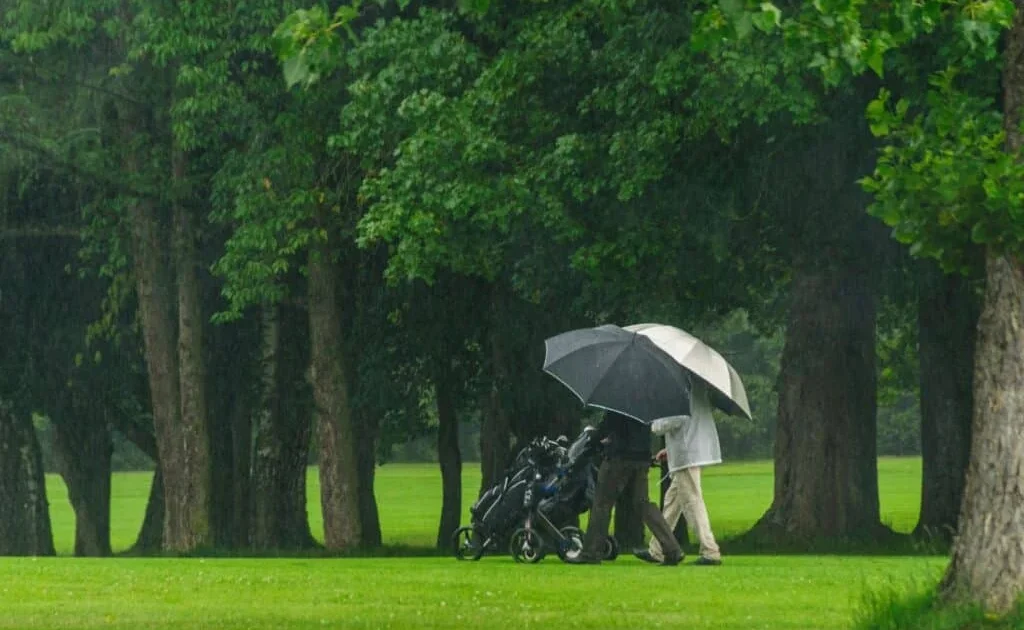 Can You Use Your Golf Bag to Block Wind from Your Ball?