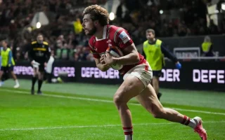 Leicester beat Bristol to go top of Prem standings