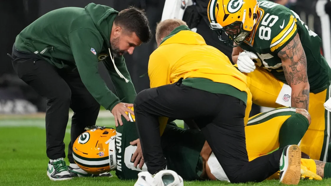 Packers’ Watson Returns From Hospital to Finish Panthers Game