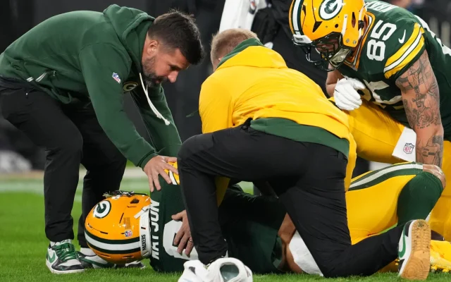 Packers’ Watson Returns From Hospital to Finish Panthers Game
