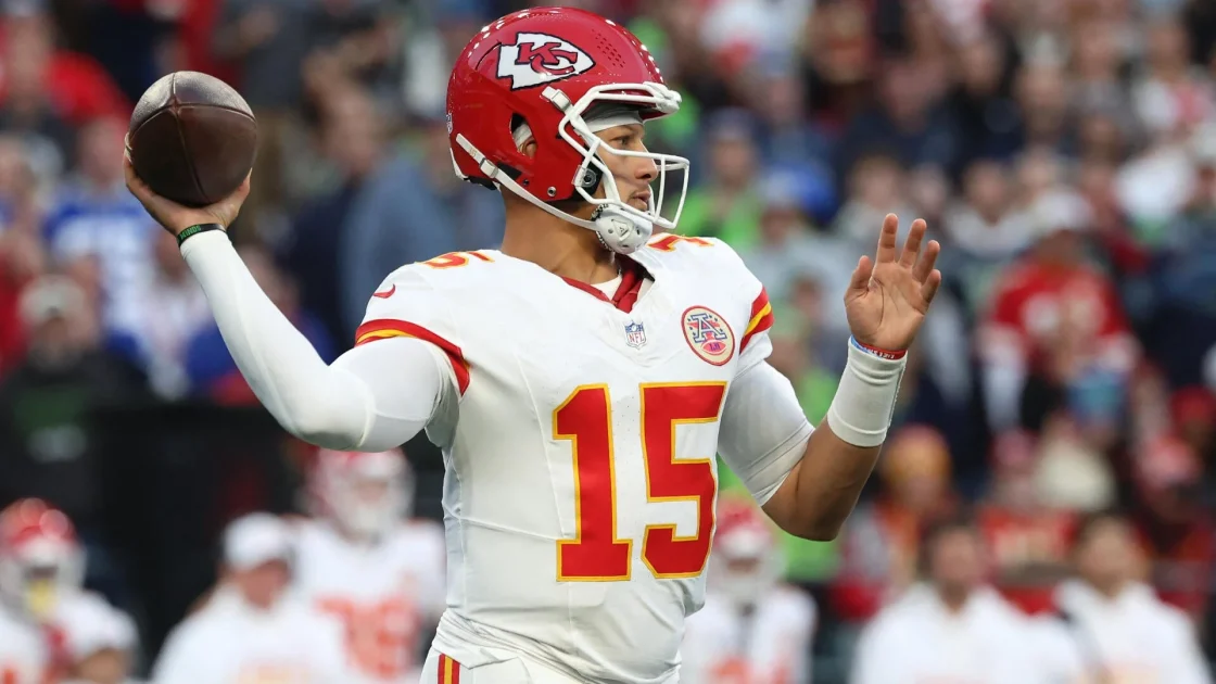 Fantasy Football Week 8: Tough Lineup Calls Put Mahomes on Hot Seat