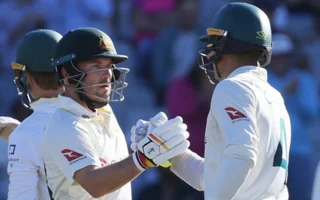 Inglis and Carey Put Australia on Top in Third Test