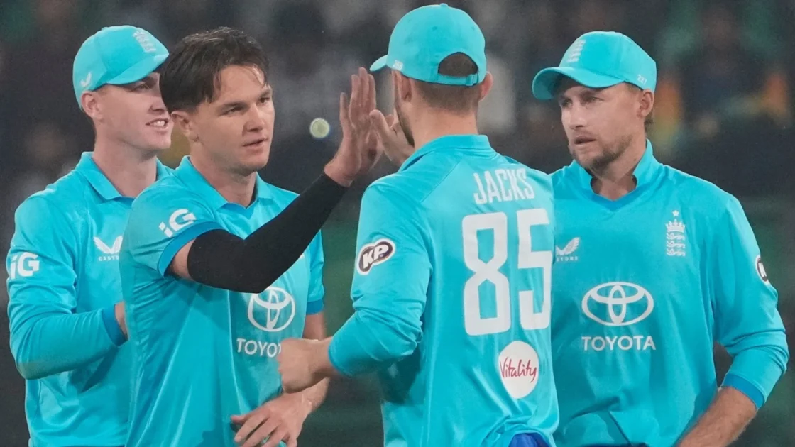Duckett and Dawson Star as England Beat Sri Lanka in ODI