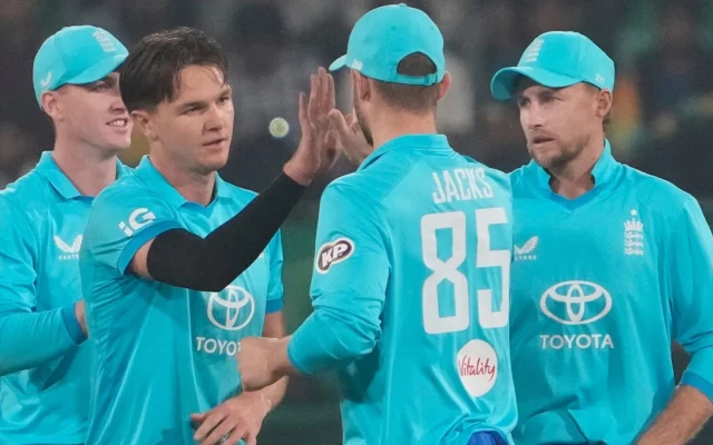 Duckett and Dawson Star as England Beat Sri Lanka in ODI