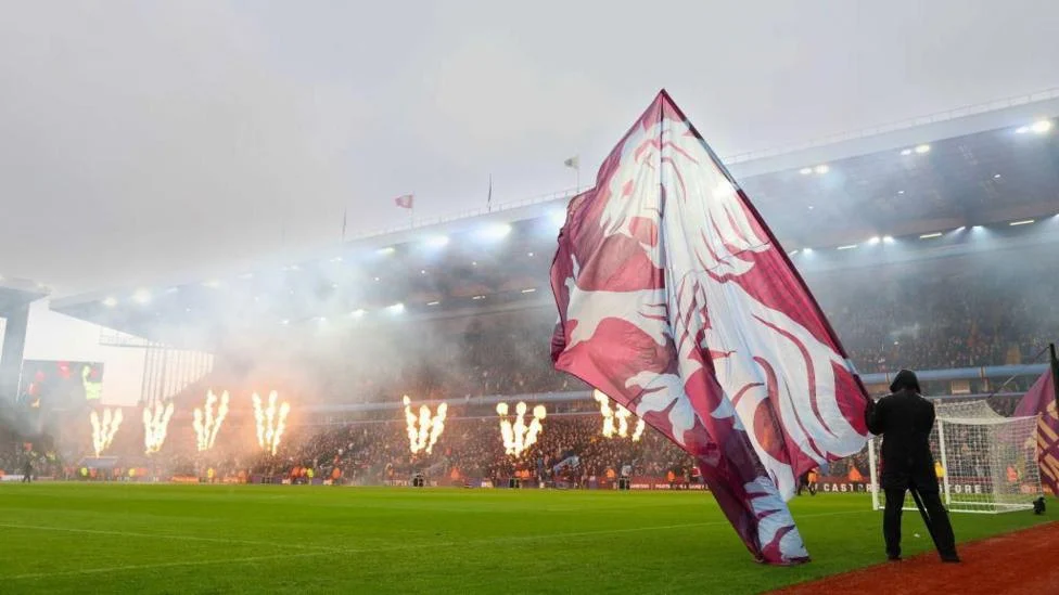 Jamie Carragher apologizes to Aston Villa for coach comments